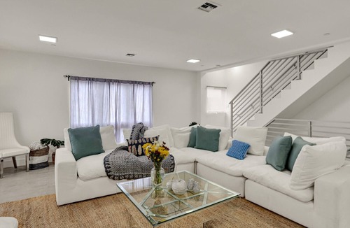 The Roads House | Urban Oasis Hideaway 3B/2.5B