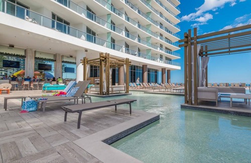 Hollywood South Central Beach Condo | 81 m² Condo ∙ 1 bedroom ∙ 4 guests