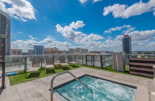 Hollywood South Central Beach Condo | 81 m² Condo ∙ 1 bedroom ∙ 4 guests