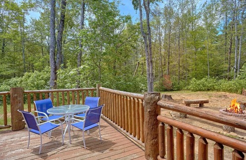 Cosby Apartment | Uwoduhi Pool Lodge