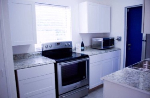 Buena Vista House | Vacation House/Social Backyard/10 Min To The Beach! Great Price!
