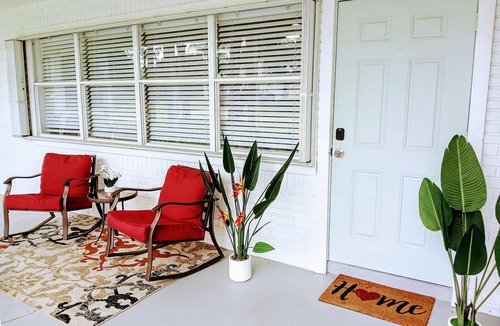 Sebastian Highlands House | Vacation Vibes! Close to beaches, pools, walk to golf and waterfront bars.