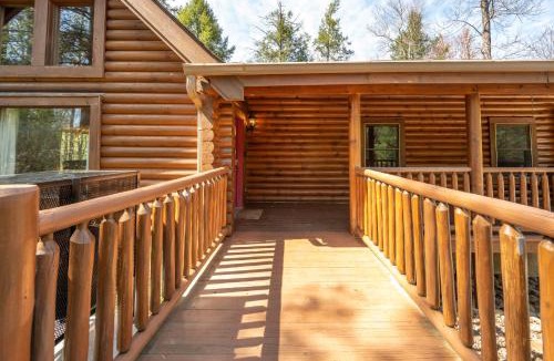 Sevierville Ski Chalet | Valley Dream:3 bdrm 3bath, Specials, Free Tickets, One level(no stairs)