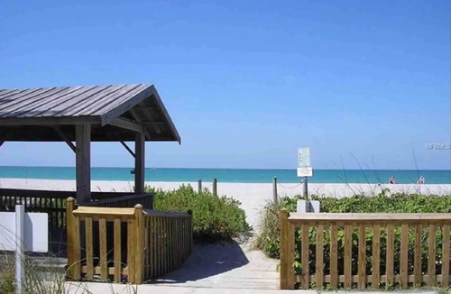 Golden Beach Apartment | Venice Island's Paradise By The Sea