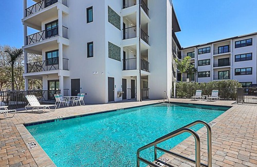 Indian Beach Sapphire Shores Apartment | Vibrant Stay in Trendy Area 2BR w/ Pool & Gym