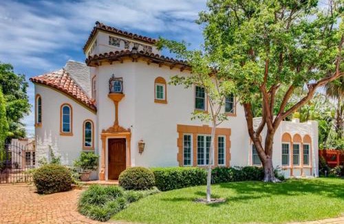 Southside House | Villa Blanca - Saltwater Serenity in a Classic Mediterranean Revival Villa