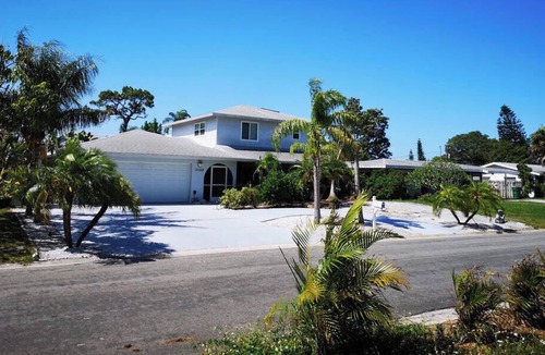 Vamo House | Villa Colleen 4 BR 4 BA, solar heated Pool near Siesta Key Beach