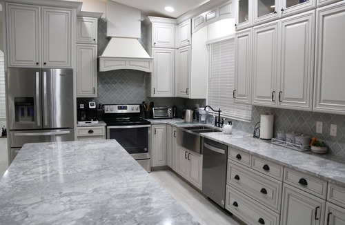 Naples Park Villa | Villa de Charme :Heated Salt Water Pool & Spa, Walk to the Beach, Summer is Open