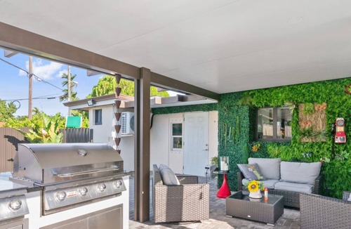 Westchester House | Villa Luxury | Pool-Water Heater | BBQ | Outdoor Dining