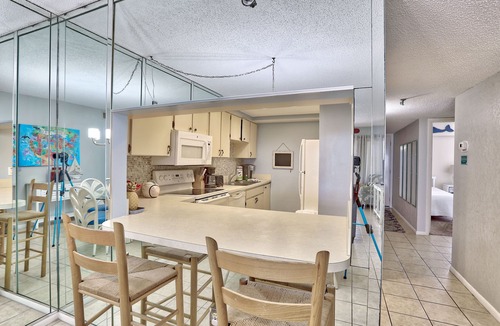 Madeira Beach Condo | Villa Madeira 609 | Beach FRONT|Walk to John's Pass!