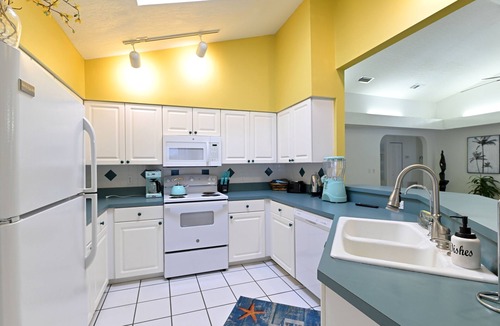 Vero Beach House | Villa Style Living w/Sunroom, Heated Pool & WiFi