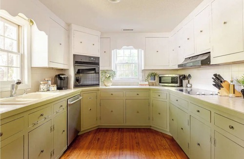 Blowing Rock House | Village Charm Cottage: Steps from Shops, Eats & Play in Blowing Rock
