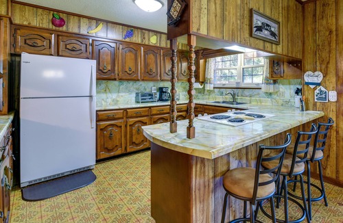 Chipley House | Vintage Chipley Getaway on Large Private Property