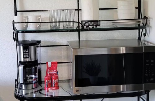 Lehigh Acres Apartment | Violet & Sunshine Suite in Lehigh Acres
