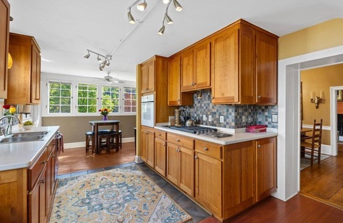 Madison House | VIP Brewery Manor, Sleeps 10, Private Hot Tub