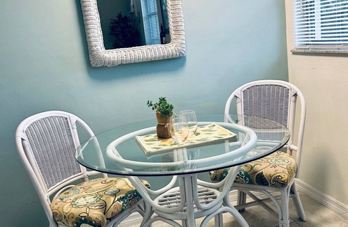Dunedin Cottage | Vivid Downtown Key West Cottage