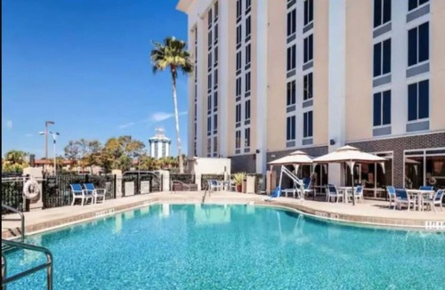Florida Center Hotel | Volcano Bay / Large 2 Queen Beds Hotel + Parking #7