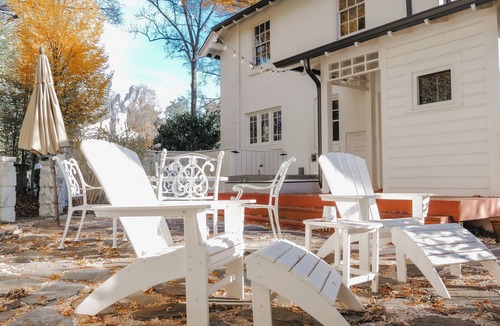 Greensboro Cottage | Vrbo Property