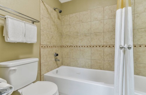 East Raleigh Hotel | Wake Inn