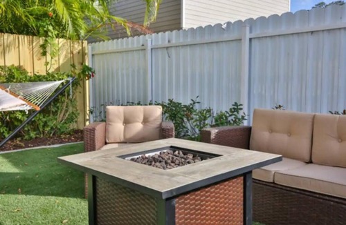 Gillespie Park House | Walk Downtown Work Relax Modern Pet Welcome