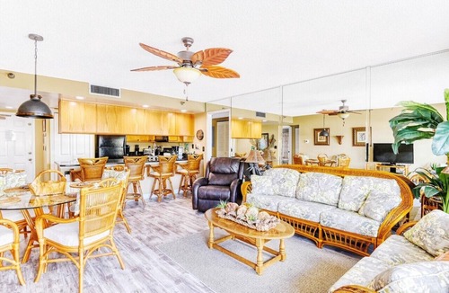 Madeira Beach Condo | Walk the long beach! Building complex on beach new pricing till yr end