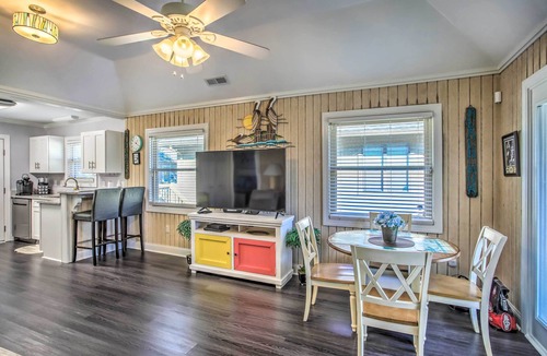 Myrtle Beach Cottage | Walk to Apache Pier: Coastal Condo w/Pool Access