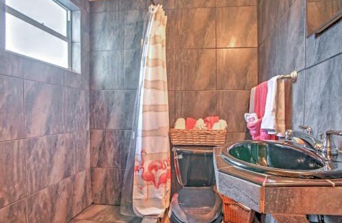 Mango Groves House | Walk to Attractions Tropical Lake Worth Hideaway!