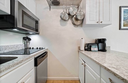 North Forest Beach Condo | Walk to Bars & Shops: Resort Condo in Hilton Head!