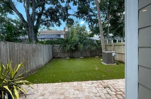 Bayshore Beautiful House | Walk to Bayshore Boulevard Townhome