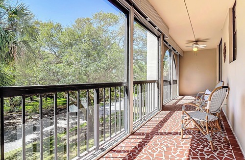Central Beach Condo | Walk to Beach. RENOVATED & HUGE 3-bed &3-bath condo in Vero Beach