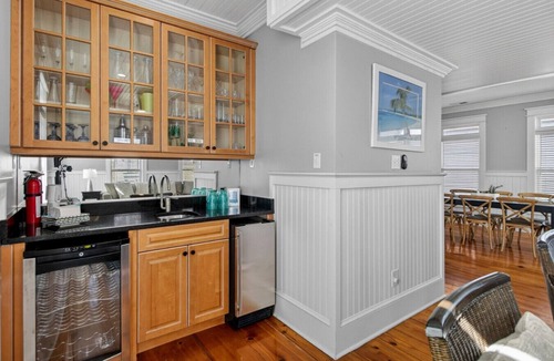 Isle of Palms House | Walk to Beach + Bars | Sleeps Big Groups