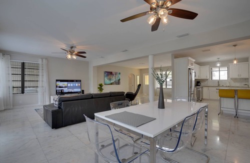 Santa Barbara Estates House | Walk to Beach & Dining! - Private House with Pool