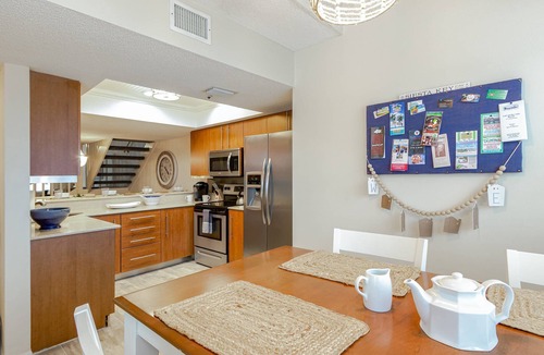 Siesta Key Condo | Walk to Beach | Heated Pools | Highly Rated | Guest Favorite | Lanai | Tennis and Pickleball | Gym