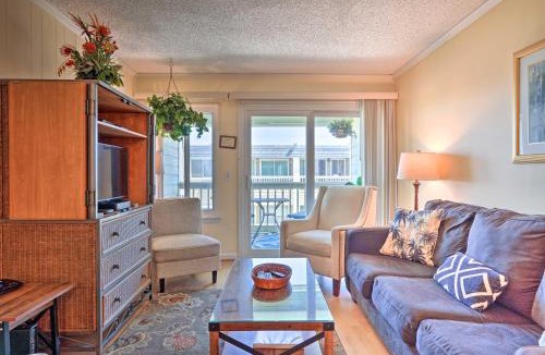 Isle of Palms House | Walk to Beach! Isle of Palms Condo w/Pool Access