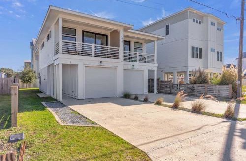 Wilmington Beach House | Walk to Beach & Trails Modern Cozy Retreat Villa