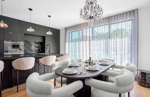 Buena Vista House | Walk to Design District Hotspots, Two Villas & Private Pools, Paris/Havana Art
