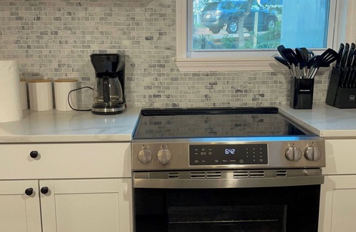 Athens House | Walk to downtown Athens, relax in this stylish 2BR/2BA home near everything UGA
