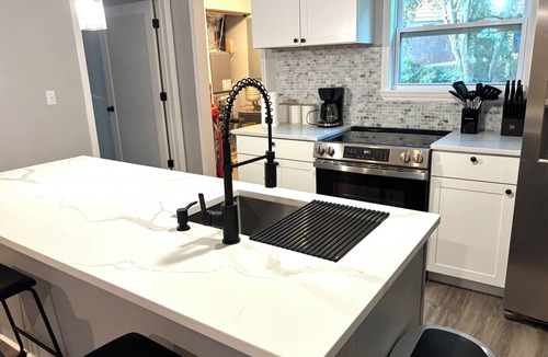 Athens House | Walk to downtown Athens, relax in this stylish 2BR/2BA home near everything UGA