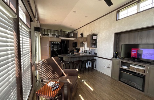 Jacksboro Villa | WALK TO INDIAN RIVER MARINA AT NORRIS LAKE Book now! Memorial Weekend available