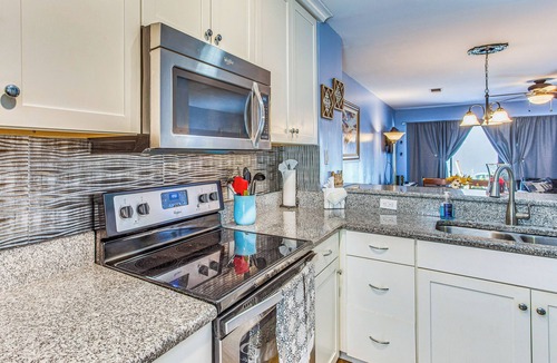 Myrtle Beach House | Walk to Ocean: Myrtle Beach Townhome w/Patio