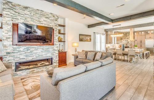 Myrtle Beach House | Walk to Ocean: Myrtle Beach House w/Hot Tub!