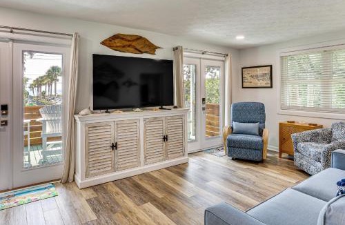Fernandina Beach Apartment | Walk to Ocean Unit with Deck in Fernandina Beach!