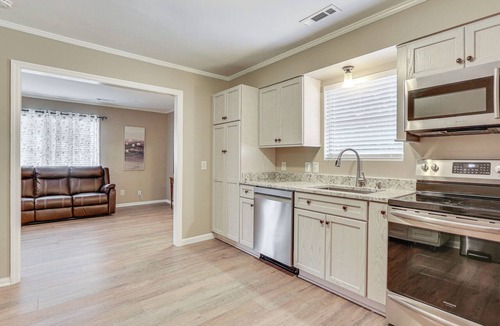 Bluffton House | Walk to Old Town Bluffton! Dual-Unit Family Escape