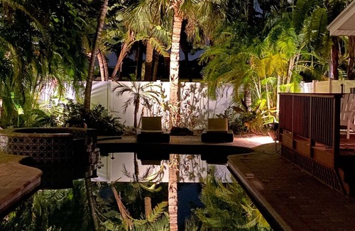 Siesta Key Apartment | Walk To Siesta Village And Beach/Private Heated Pool & Hot Tub