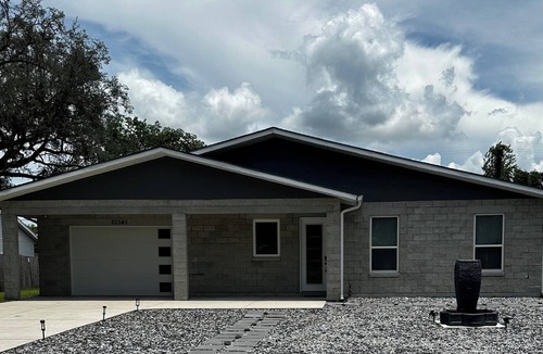 Dunnellon House | Walk to the Rainbow River.