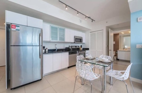 North Beach Apartment | Walk to Waterfront Parks & Beaches | Pool w/Hot Tub | North Shore