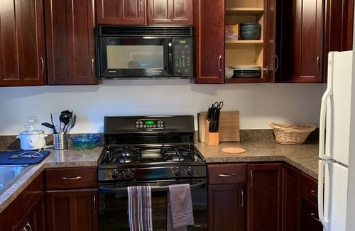 Bluemont House | Walkable Ballston 2BR Near Metro + Parking spot