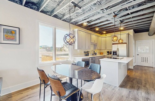 Northside Condo | Walkable Gem! Dtwn Chattanooga Base w/Balcony