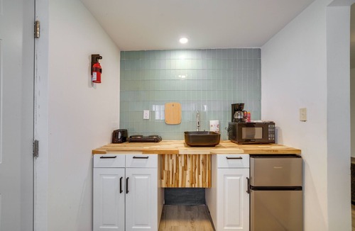 Bellepoint Apartment | Walkable Hinton Getaway: Raft New River Gorge!