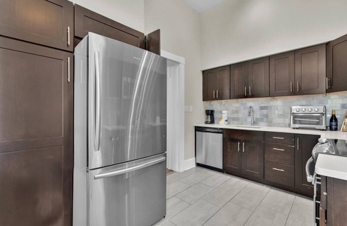 Dixon Park Apartment | Walkable location w/Private Parking in Victorian District by Lucky Savannah